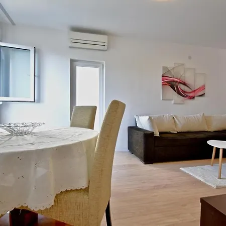 Sea View With 2 Bedroms, Pet Friendly * Póla