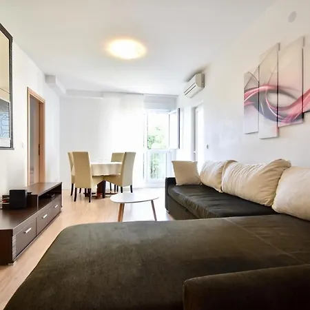 Sea View With 2 Bedroms, Pet Friendly Póla