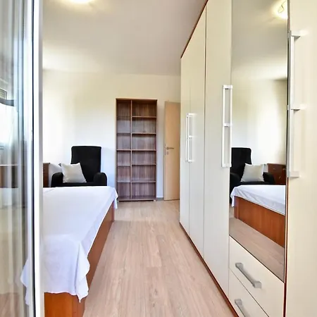 Sea View With 2 Bedroms, Pet Friendly Apartman Póla